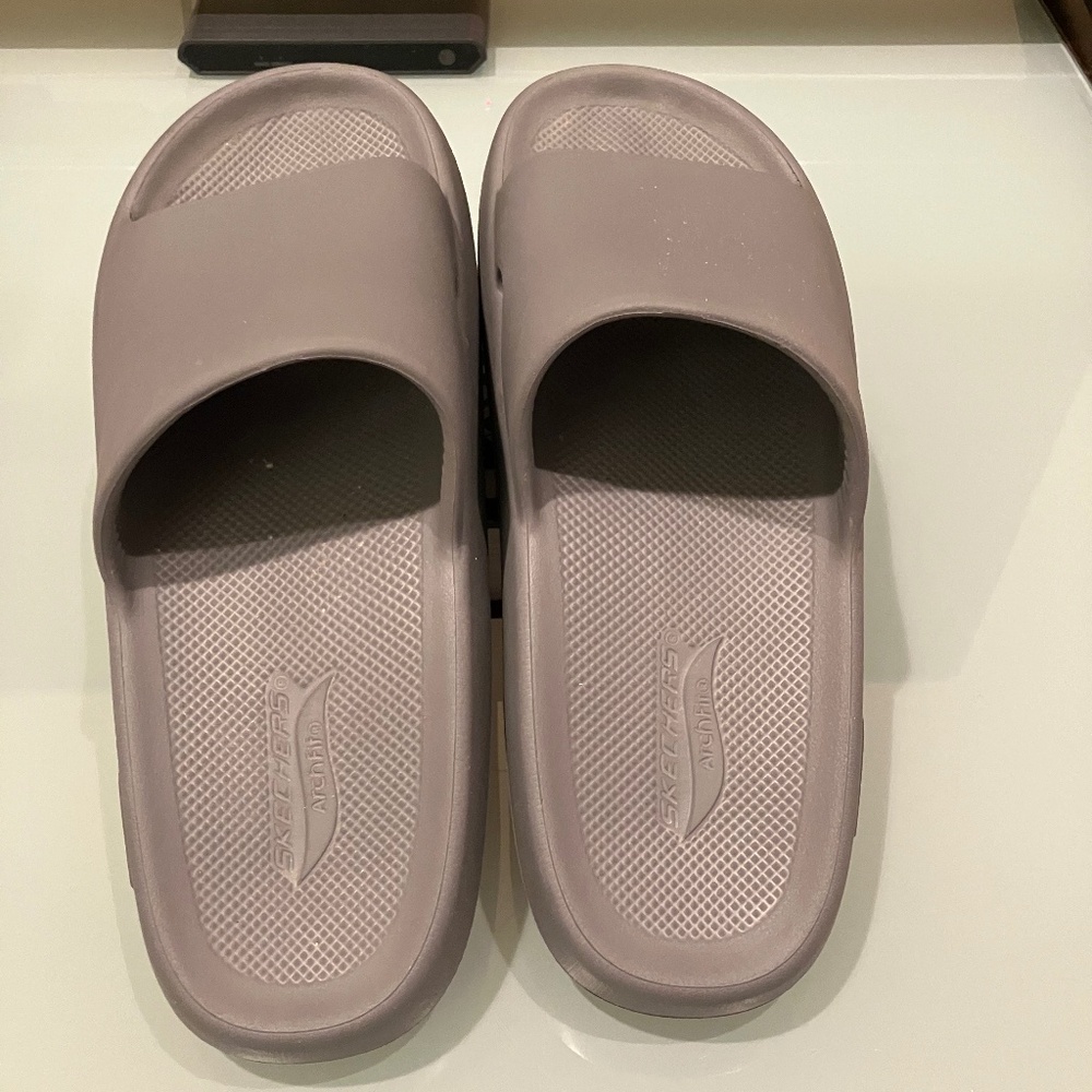 Skechers shower slippers, size 8 for men and 9.5 for women